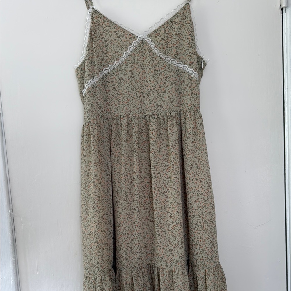 Green Tiered Ruffled Midi Sundress - Picture 3 of 9